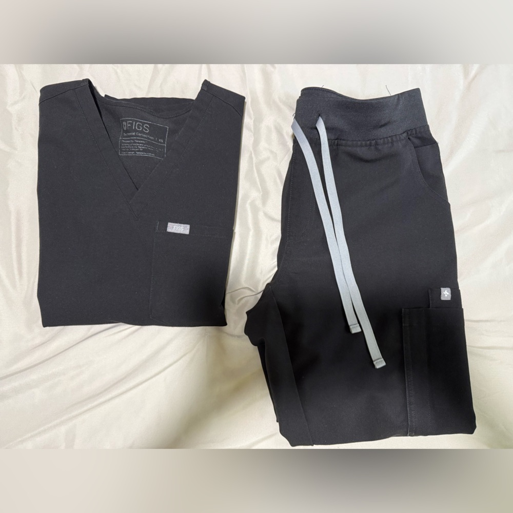Figs Black Scrub Set